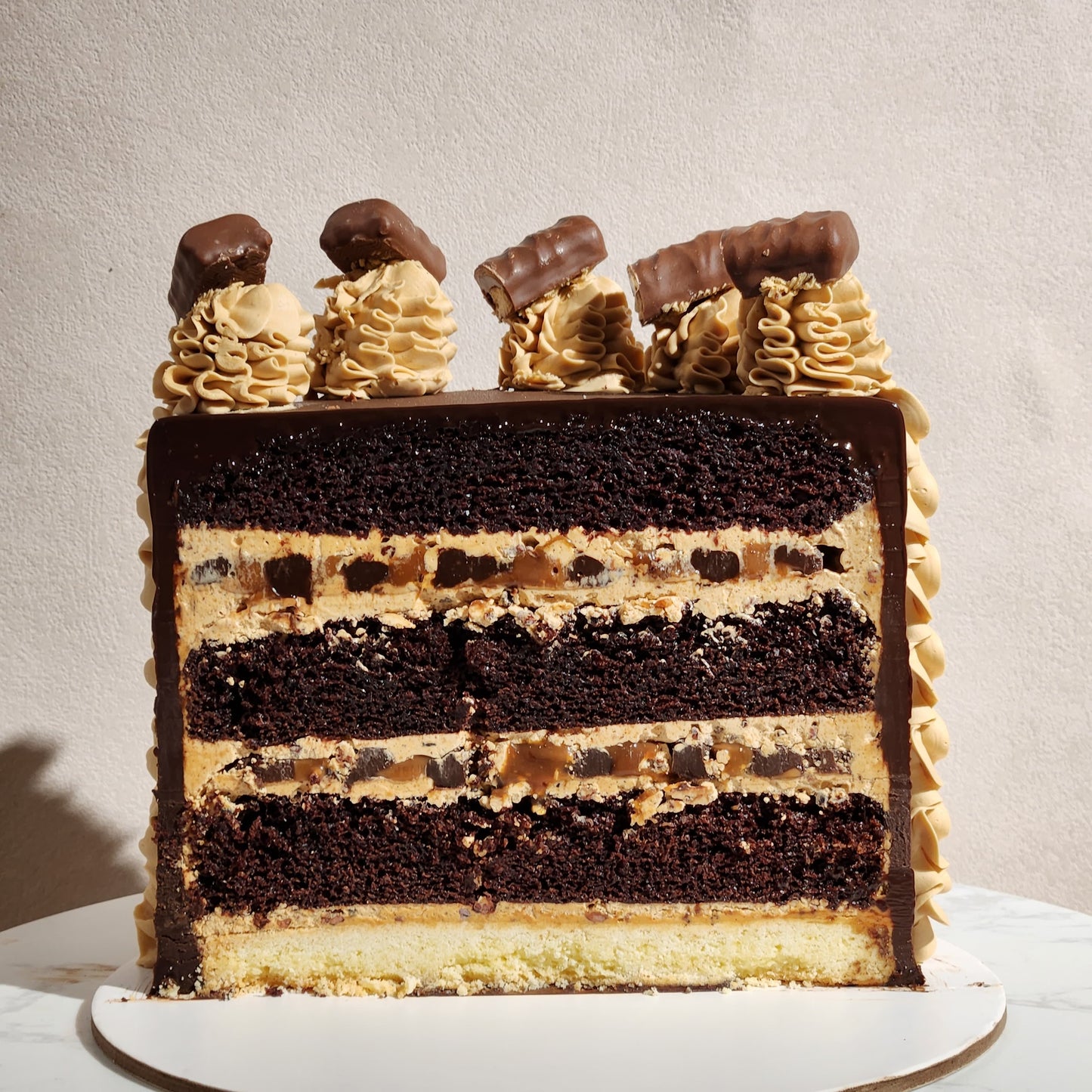 Twixy Twix Cake