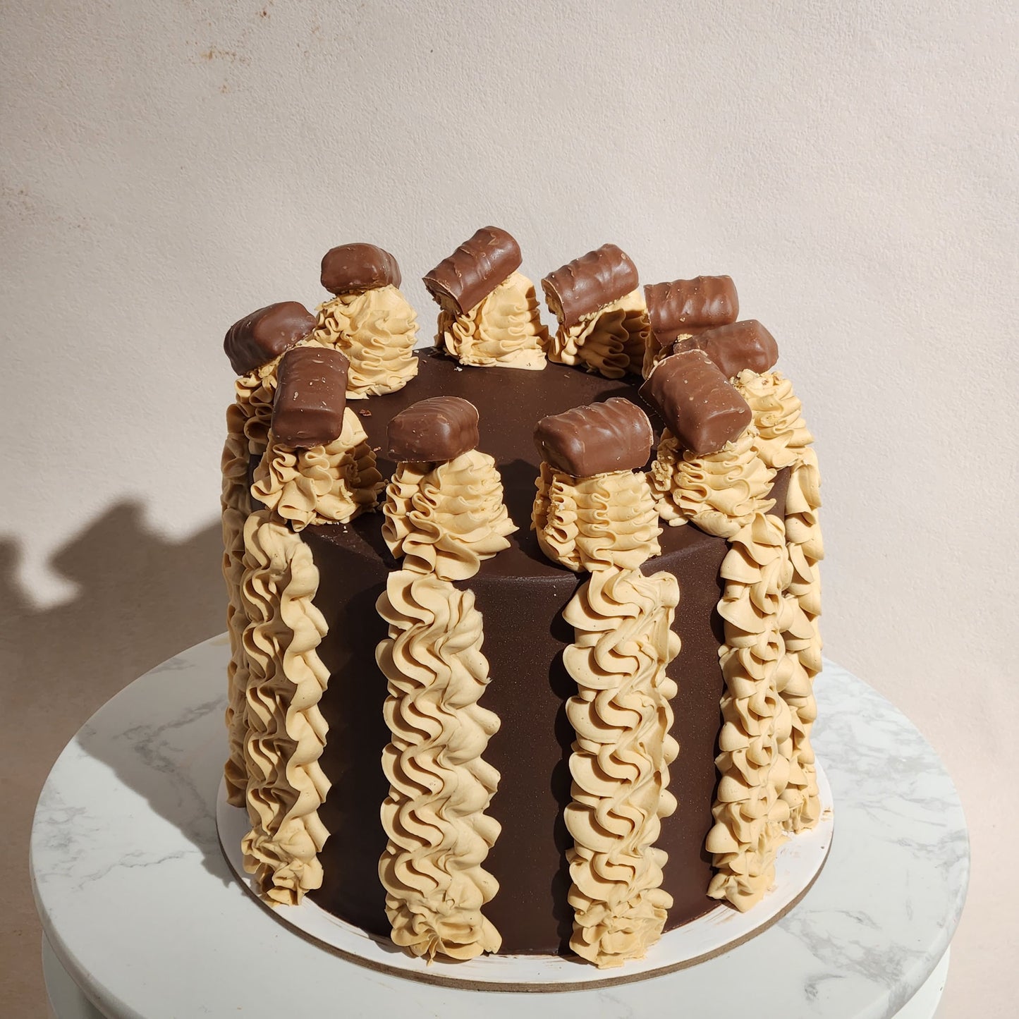 Twixy Twix Cake